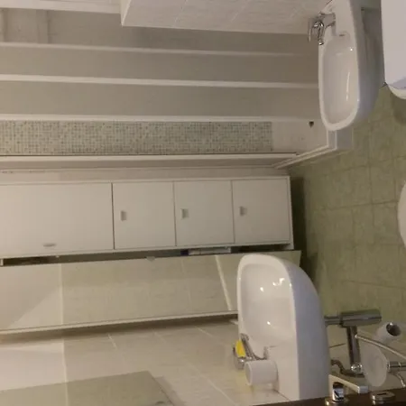 Dellea Apartman Luino